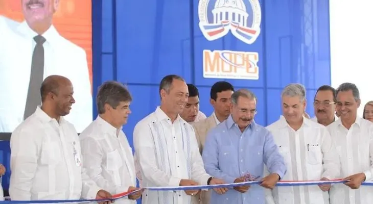 Presidente Medina inaugura carretera Sabana de la Mar-Miches, construida por US$45 millones