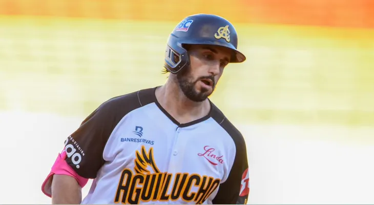 Águilas Cibaeñas vencen a Estrellas en tarde de niños en el Cibao