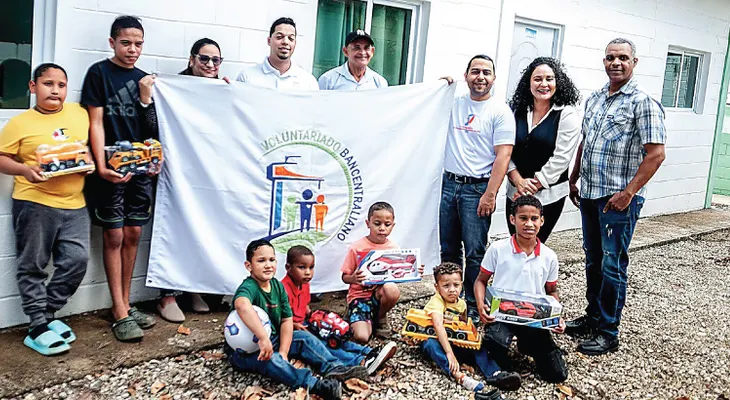 VB realiza una donación de juguetes y ropa en la comunidad La Leonor, provincia Santiago Rodríguez