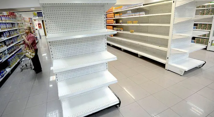 Venezuela: faltan en los supermercados tres de cada diez productos básicos