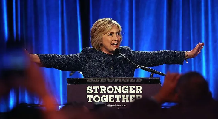 Duros calificativos de Clinton contra la mitad de los seguidores de Donald Trump agitan la campaña