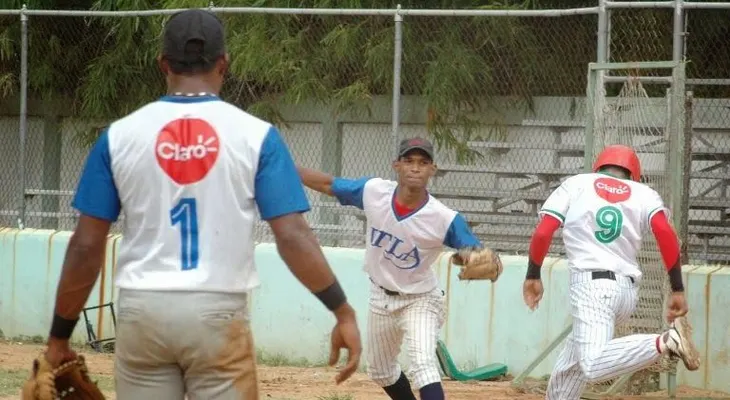 Harán el domingo torneo softbol añejo en La Farándula