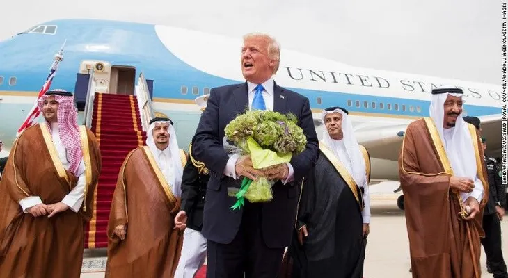 Donald Trump, recibido como un rey a su llegada a Arabia Saudita