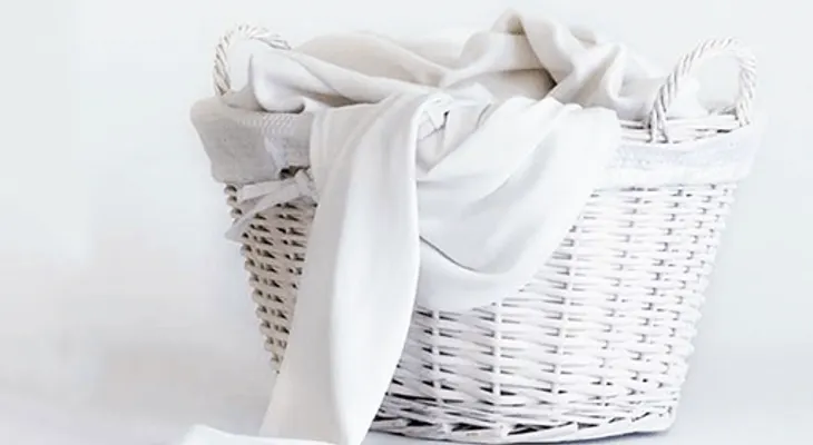 2 remedios para recuperar el color blanco de la ropa