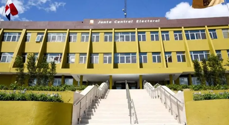 JCE y CONAPE firman acuerdo para facilitar el voto a adultos mayores