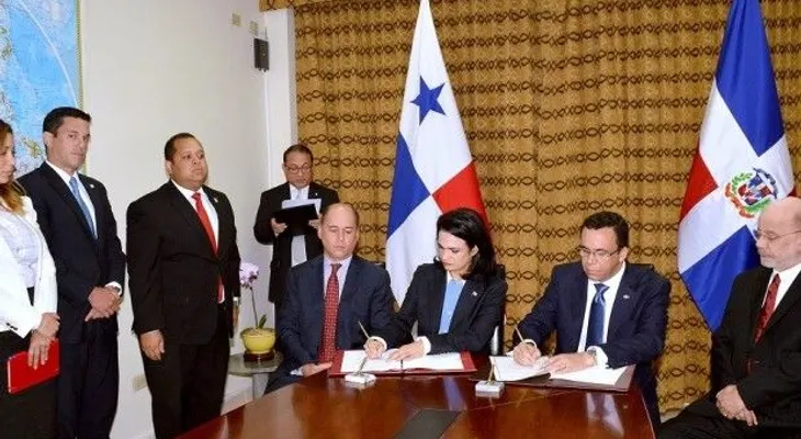 RD y Panamá firman convenio de alertas migratorias y seguridad aeroportuaria