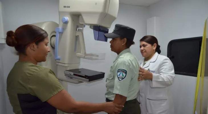  Despacho Primera Dama realiza mamografías a AMET 