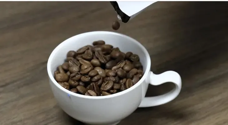 ¿Cuánto café es saludable tomar al día?