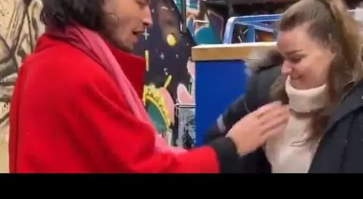 Aactor Ezra Miller ahorcando a una fanática; filtran video