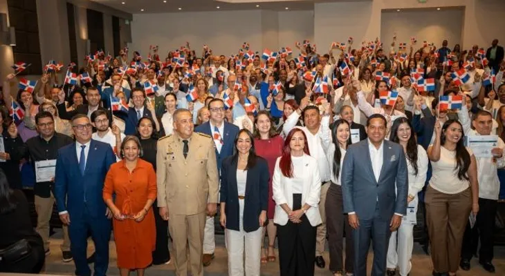 182 extranjeros de más de 30 países reciben la nacionalidad dominicana