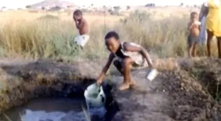 Niño de un año muere al caer dentro de cubeta con agua