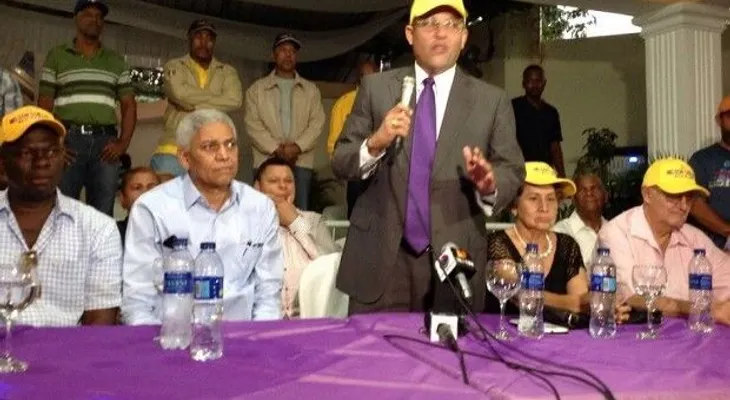 Dirigentes abandonan PRM en San Cristóbal y apoyan a Nelson Guillén