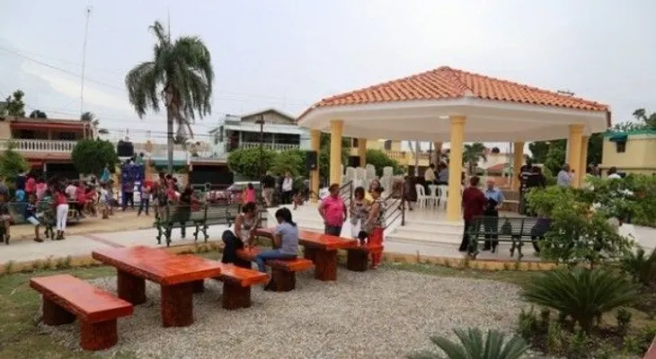 Ayuntamiento Santo Domingo Este inaugura parque y cancha deportiva