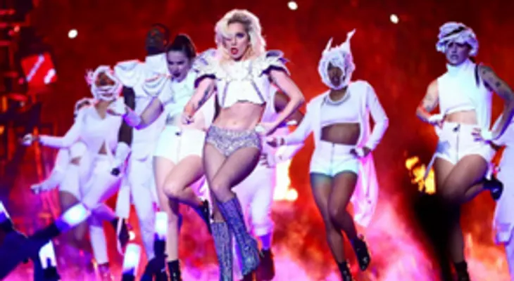 "Estoy orgullosa de mi cuerpo", responde Lady Gaga a burlas sobre su imagen