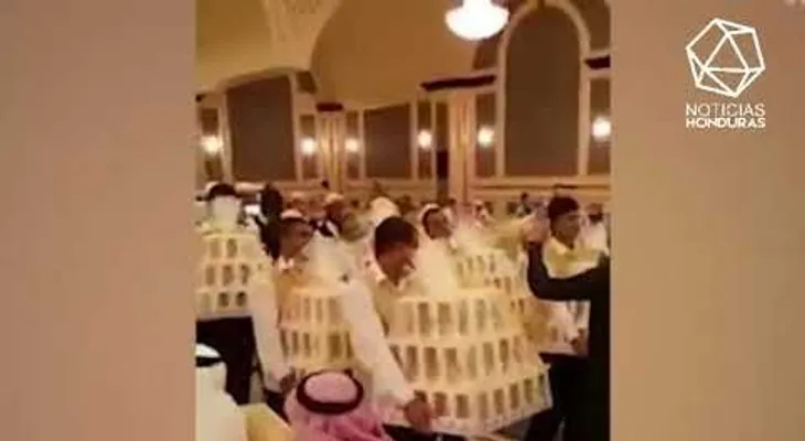 Indignación por la ostentosa boda en Arabia Saudita donde todos los invitados recibieron un iPhone 8 como souvenir