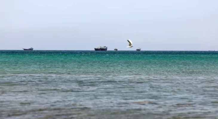 EE.UU. bombardea la popa de un buque comercial panameño en el golfo de Omán tras salir de un puerto iraní