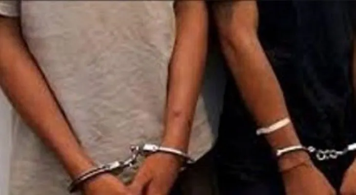 Policía tirotea dos hombres que  robaban vacas y caballos