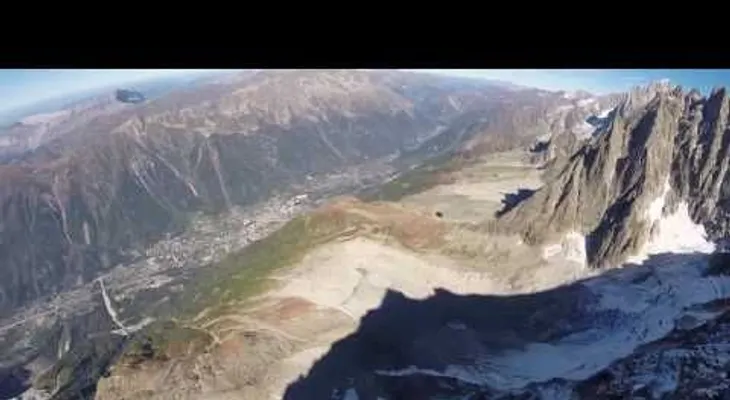 Cerca de la muerte: graba su salto en traje aéreo que casi termina en tragedia