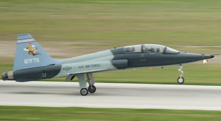Se estrella avión militar en Mississippi y sobreviven los dos pilotos