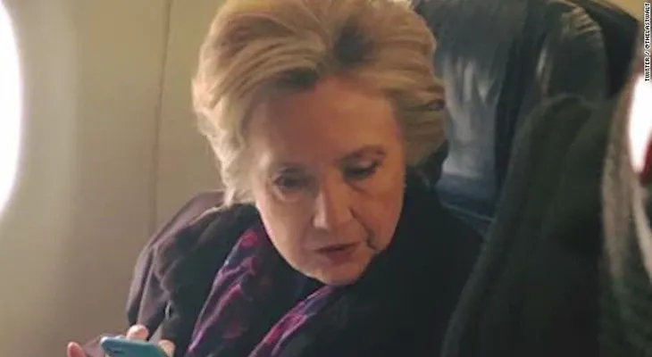 ¿Por qué esta foto de Hillary Clinton se volvió viral? Mira lo que está leyendo