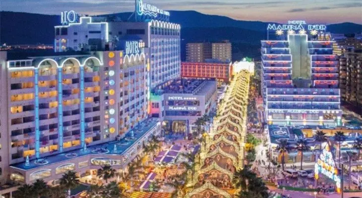 El hombre más rico de China quiere comprar el mayor complejo turístico de España