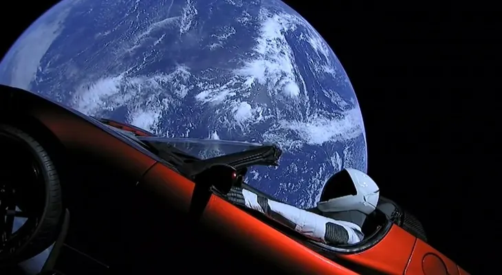 A bordo del Tesla Roadster de Elon Musk que recorre el espacio (si quiere ver el VIDEO)