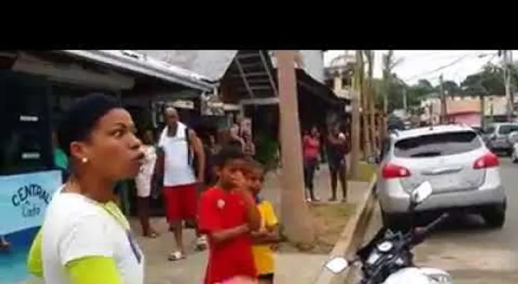 Una mujer se "desboca" contra un agente de Cestur: "Corruptos, ladrones, extorsionadores..."