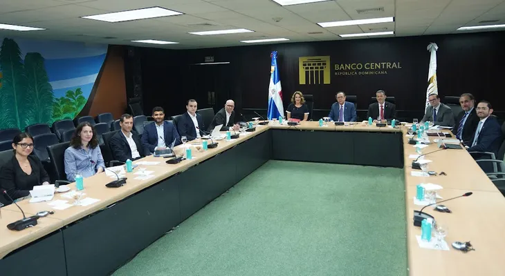 Valdez Albizu recibe a funcionarios de Morgan Stanley y  otros inversionistas internacionales