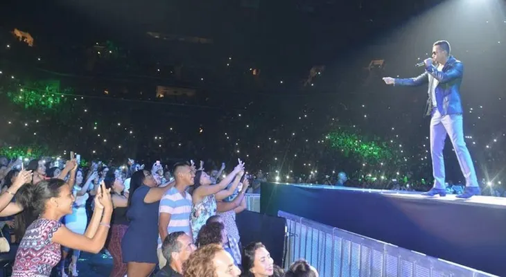 Un Romeo divertido, romántico, sensual y moderno conquista el Barclays Center, de Brooklyn, New York.