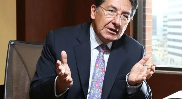 Renuncia el superministro del gobierno de Colombia 
