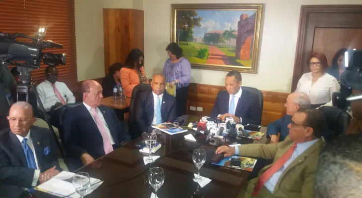 Le esponde a partidos de oposición: ninguna ley prohíbe a miembros JCE reelegirse