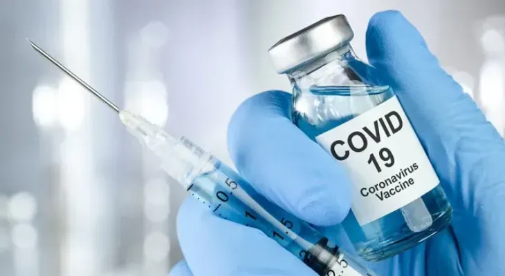 Expertos insisten en necesidad de vacunar a toda la población contra COVID