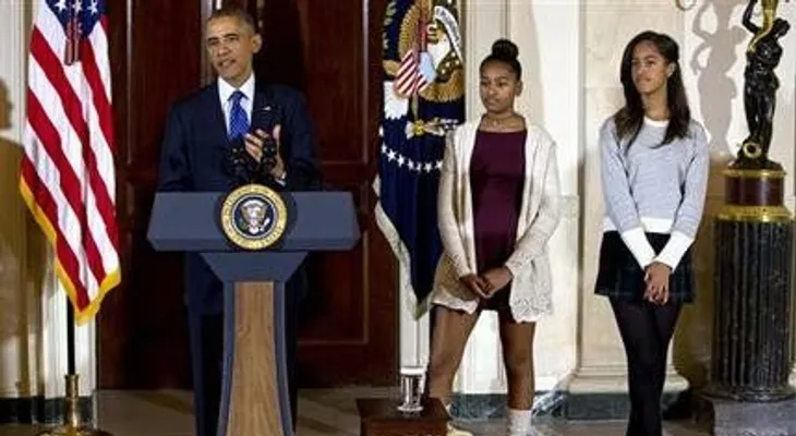 Renuncia asistente de un legislador tras criticar a las hijas de Obama 