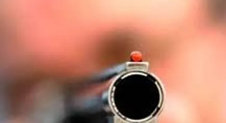 Hombre mata a su exmujer de un tiro en el cuello