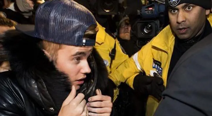 Arrestan a Bieber por varios cargos en Canadá