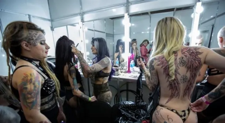 Feria del tatuaje en Brasil abre con un concurso de belleza y nuevas tendencias