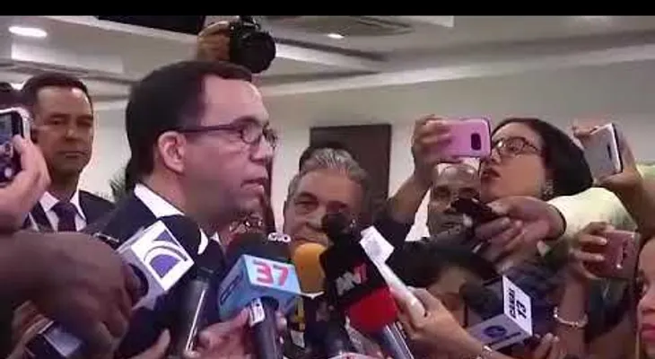 Navarro: "Estoy casi listo para presentar mi candidatura presidencial"; renunciará de Educación