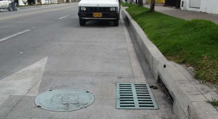 Obras Públicas sustituye 15 mil tapas alcantarillas y recolectores de agua