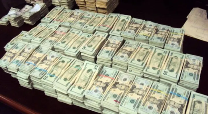 Incautan 200.000 dólares a banda criminal en vehículo del Senado de Colombia