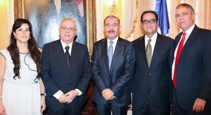  Danilo Medina rememora relaciones históricas con Cuba, recibe a Eusebio Leal