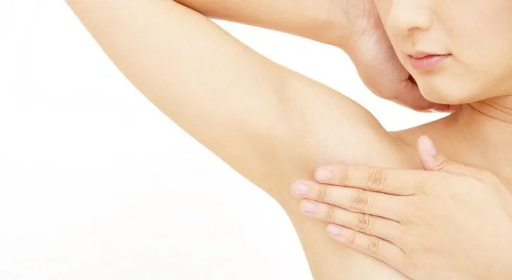 5 señales de advertencia de salud que te indican las axilas