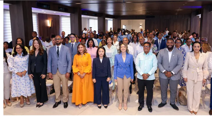 Ministerio Mujer impulsa liderazgo juvenil en Santo Domingo