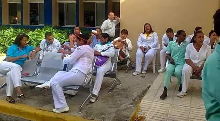 Dos muertos y tres personas heridas durante pleito frente a colmado en Brisas del Este