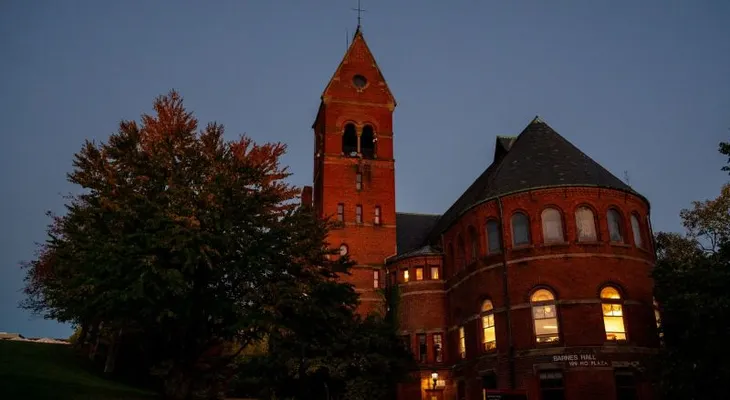 Denunciante del caso Cornell vive "aterrorizada" tras operativo policial por falsa alerta, según su abogado