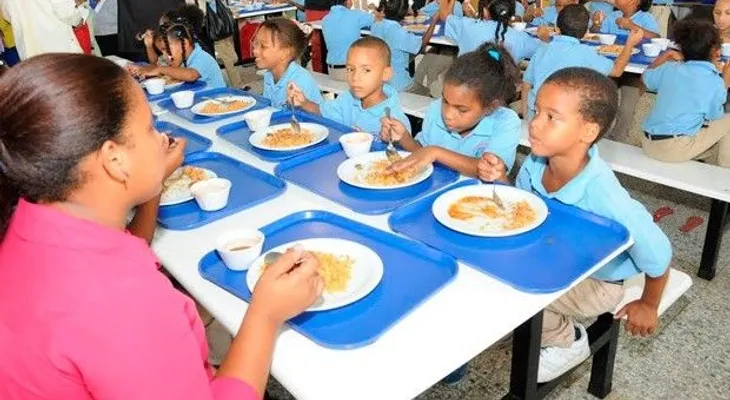 Minerd invierte RD$9,700 MM en alimentación escolar