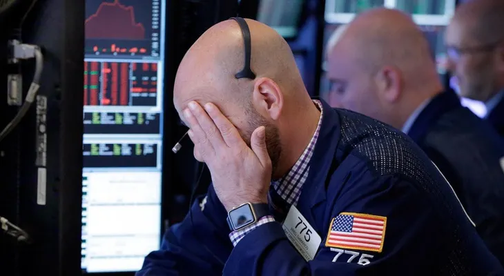 Wall Street cierra su peor sesión este año: el Dow Jones cayó un 1,78% y el dólar se derrumba ante el euro