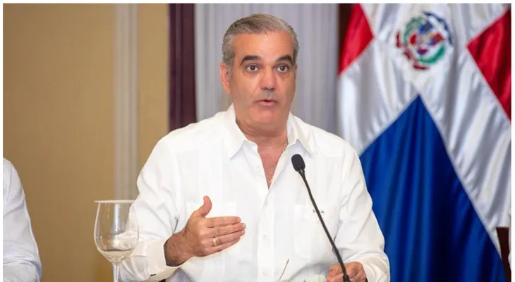 Presidente Abinader mantiene inalterable precios combustibles