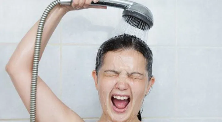 Descubre a qué hora debes tomar una ducha y por qué