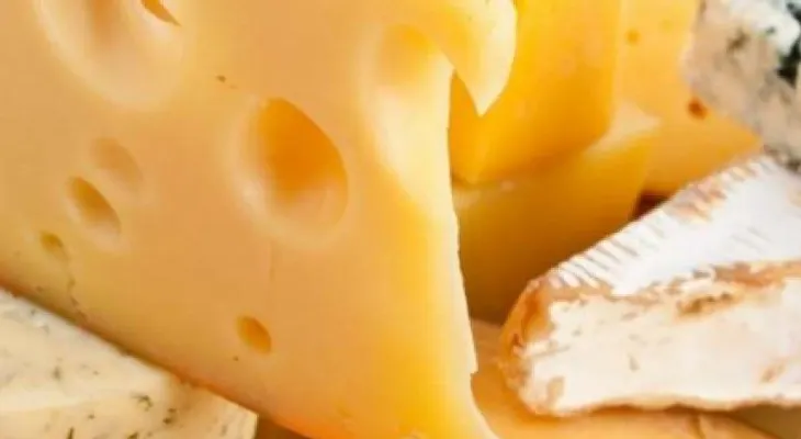 ¿Es bueno comer queso para prevenir las caries?