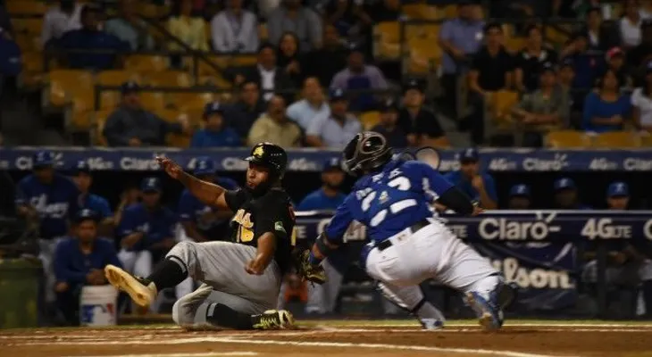 Los Tigres del Licey derrotan a las Águilas y clasifican a semifinales